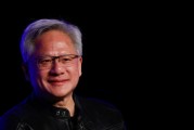 三个正官英伟达黄仁勋：编程人工智能如今就像训练一个人