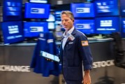 三个正官尾盘：美股小幅上扬 标普指数上涨约0.3%