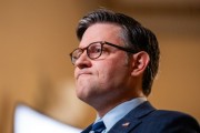 三个正官特朗普税改案参议院过关有望 共和党议员无人声援马斯克