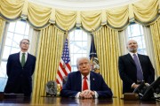三个正官美国国会预算办公室称共和党税收法案将使财政赤字增加2.4万亿美元