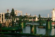 三个正官国际油价周二收高 地缘政治担忧与美元走弱双重支撑