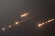 三个正官伊朗以导弹齐射回应以色列的大规模袭击