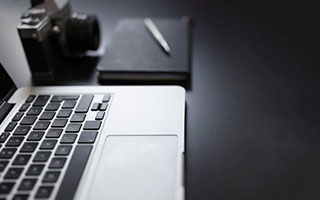 三个正官法治在线丨为孩子下载的教学App 竟成了骗子套牢家长的新陷阱？